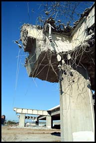 embarcadero_ruins.3.2.jpg (20772 bytes)
