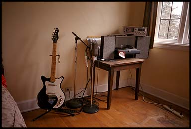 ebs_danelectro.2.jpg (20007 bytes)